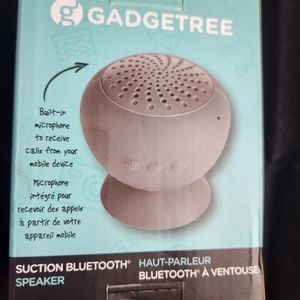 NWT Gadgettree Grey Suction Bluetooth Speaker